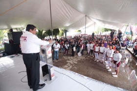 Resalt&oacute; los resultados de las m&aacute;s recientes encuestas, que ponen 30 puntos arriba a AMLO