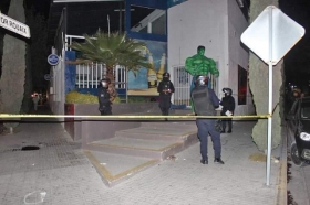 El desalojo tras una ri&ntilde;a provoc&oacute; la agresi&oacute;n  