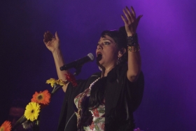 Interpret&oacute; su amplio repertorio de m&uacute;sica con temas como &ldquo;Cruz de Madera&rdquo;, &ldquo;Humito de Copal&rdquo;, &ldquo;Taco de Palabras&rdquo;, &ldquo;La Martiniana&rdquo;, &ldquo;Pecadora&rdquo;, entre otros