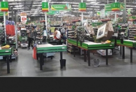 Clientes llenaron m&aacute;s de un carrito con televisores y electrodom&eacute;sticos.