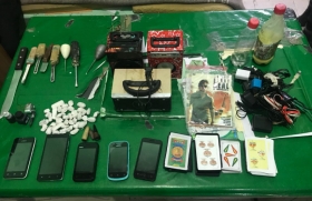 Tambi&eacute;n se aseguraron tel&eacute;fonos celulares 