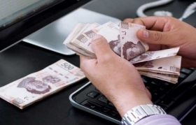 Menos sueldo a entre 5 mil y 8 mil servidores p&uacute;blicos.