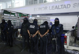 Polic&iacute;as detenidos