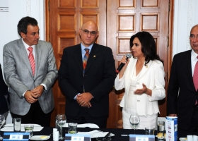 Retomar el rumbo ofrece Blanca Alcal&aacute; a empresarios