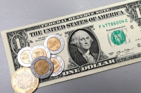 Peso se aprecia tras reuni&oacute;n de AMLO y funcionarios de EU.