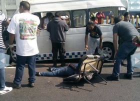 Grave accidente en transporte p&uacute;blico deja heridos y muertos.