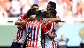 Chivas venci&oacute; dos goles por uno a Quer&eacute;taro.