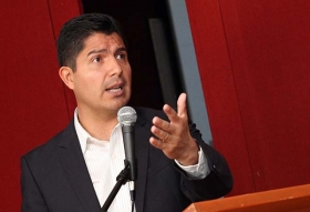 Dice que competir&aacute; por un cargo de elecci&oacute;n popular en 2018
