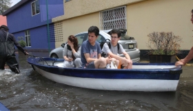 Esta situaci&oacute;n comenz&oacute; a registrarse desde las 16:00 horas cuando recibieron un reporte de inundaci&oacute;n