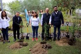 Dieron inicio a la plantaci&oacute;n de 700 &aacute;rboles en el Eco Parque Metropolitano