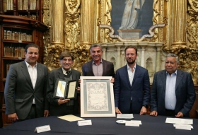 Por su destacada trayectoria y valiosas aportaciones a la vida teatral del estado y del pa&iacute;s