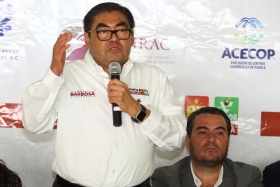 Ofrece ser un aliado permanente del sector empresarial. No m&aacute;s negocios a la sombra del poder