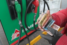 Se mantienen los precios m&iacute;nimos para las gasolinas de bajo y alto octanaje
