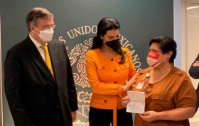 SRE emite nuevo pasaporte electr&oacute;nico
