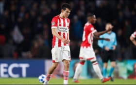 Con "Chucky"Lozano, el PSV cae ante el Inter