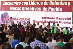 Miguel Barbosa Huerta se re&uacute;ne con l&iacute;deres de colonias y mesas directiva