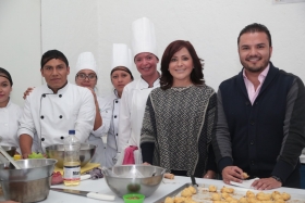 La esposa del gobernador electo, Tony Gali, seguir&aacute; ofreciendo servicios de capacitaci&oacute;n