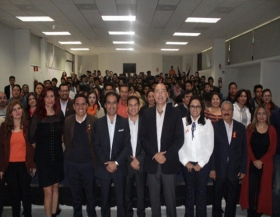 Se re&uacute;ne con alumnos de la Universidad Tecnol&oacute;gica de Huejotzingo