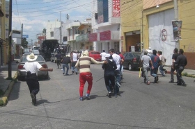 Enfrentamiento comerciantes y polic&iacute;as