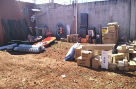 En el interior de la unidad se encontr&oacute; parte de la mercanc&iacute;a robada.