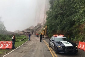 Cierran carretera federal Durango-Mazatl&aacute;n por nuevo derrumbe