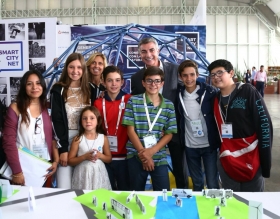 La exposici&oacute;n cuenta con un m&oacute;dulo de la Comisi&oacute;n Estatal para la Reconstrucci&oacute;n