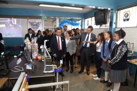 Miguel Robles B&aacute;rcena, titular de la SEP en Puebla asisti&oacute; al la Feria 