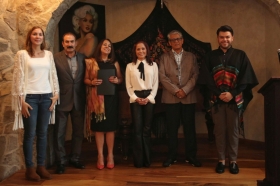 Encabez&oacute; la inauguraci&oacute;n de la exposici&oacute;n de pintura y escultura "Seres, historias y vidas&rdquo; de la artista Constanza Spacher