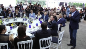 Reconoci&oacute; la labor de los comunicadores para informar sobre los acontecimientos que ocurren en el estado