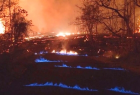 Lava del volc&aacute;n Kilauea produce inusual espect&aacute;culo azul