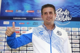 Ricardo Vali&ntilde;o sue&ntilde;a con hacer del Puebla un equipo competitivo