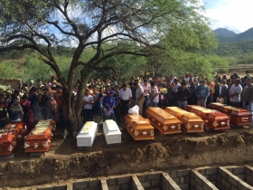 Dan &uacute;ltimo adi&oacute;s a familia asesinada en Coxcatl&aacute;n