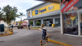 Los maleantes aprovecharon la distracci&oacute;n de los uniformados y asaltaron la sucursal de Coppel  