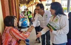 Salud&oacute; a cientos de zacapoaxtlas 