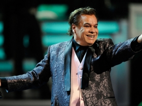 MUERE "EL DIVO DE JUAREZ"; Juan Gabriel 