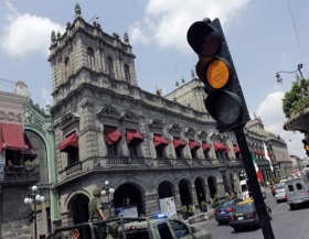 Contin&uacute;a la sincronizaci&oacute;n de sem&aacute;foros en la capital