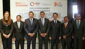 Reconoci&oacute; la labor de los maestros para colocar a Puebla en los primeros lugares de aprovechamiento a nivel nacional