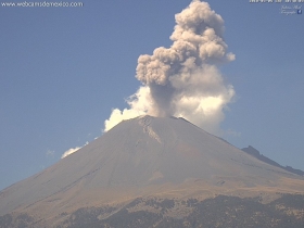  A las 8:22 de la ma&ntilde;ana el volc&aacute;n, emiti&oacute; una fumarola que alcanz&oacute; los mil metros de altura