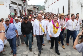 Apoyar&aacute; a los campesinos de la regi&oacute;n  