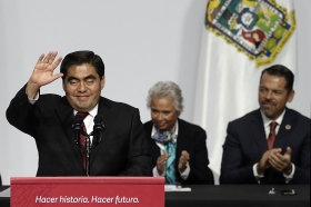 No ejercer&eacute; el poder como un modelo de negocios, dice