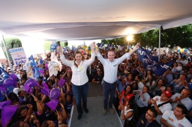 La candidata de Por Puebla al Frente estuvo acompa&ntilde;ada por Ricardo Anaya