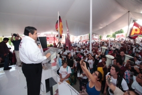 Se reuni&oacute; con vecinos del sur de la capital poblana