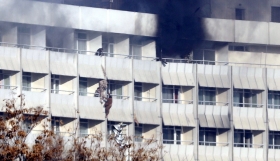 Adem&aacute;s 6 civiles afganos y 10 miembros de seguridad resultaron heridos