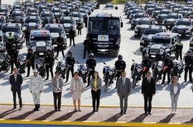 La adquisici&oacute;n consta de 72 camionetas tipo pick up, 9 tipo Jeep, 12 motocicletas todo terreno y un autob&uacute;s 