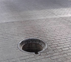 alcantarilla sin tapa en Centro Hist&oacute;rico