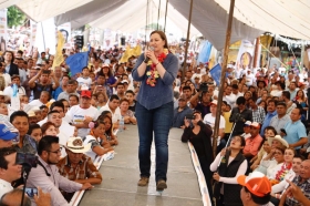 Se comprometi&oacute; a seguir impulsando acciones en beneficio de las familias 