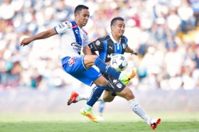 Quer&eacute;taro propina primera derrota a Puebla