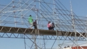 Vecinos est&aacute;n hartos de las malas labores de la constructuora