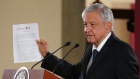 Firm&oacute; ante un notario p&uacute;blico el documento