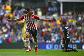 Omar Bravo se coloc&oacute; en la sexta posici&oacute;n hist&oacute;rica de goleadores del cl&aacute;sico nacional.
